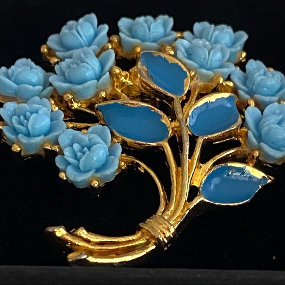 🌹🌹Vintage Light Blue Celluloid and Enamel Floral Bouquet Brooch Pin - Picture 6 of 7